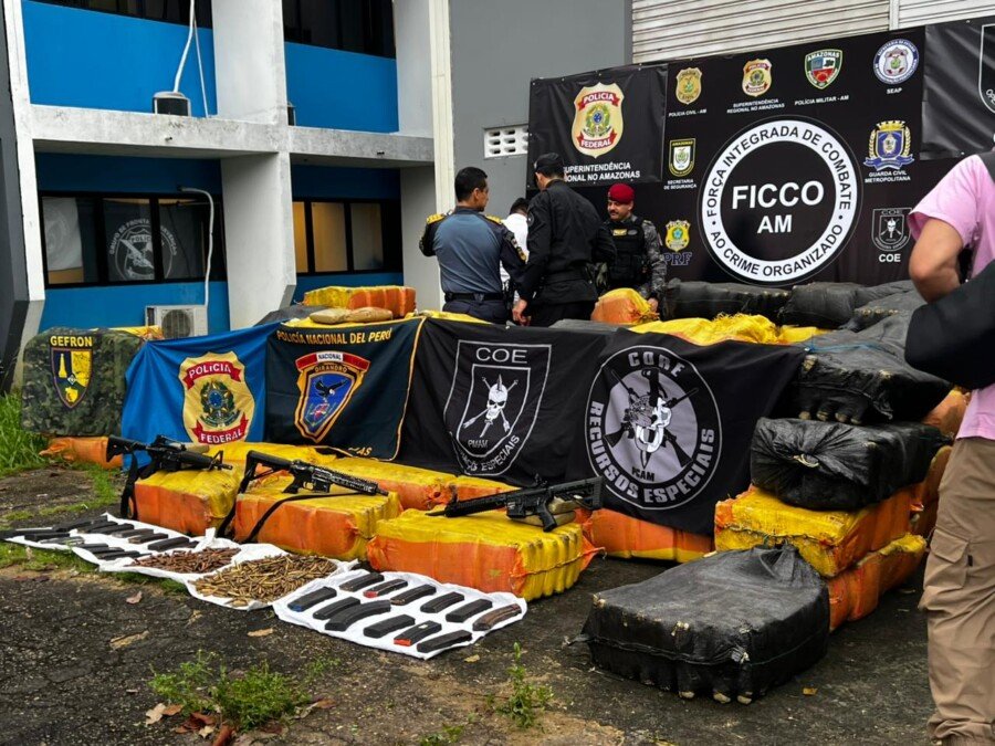 Traficantes trocam tiros com a polícia durante apreensão de drogas e munições no AM